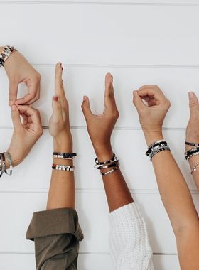 ins小众手链秋冬款简约个性朋克风tila米珠百搭叠戴手链女 闺蜜款