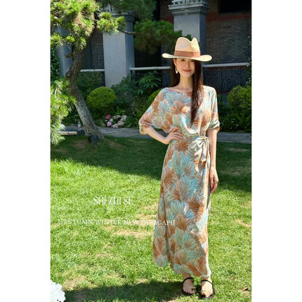 浪漫度假风印花连衣裙女欧货2026长款收腰系带气质减龄高级感长裙