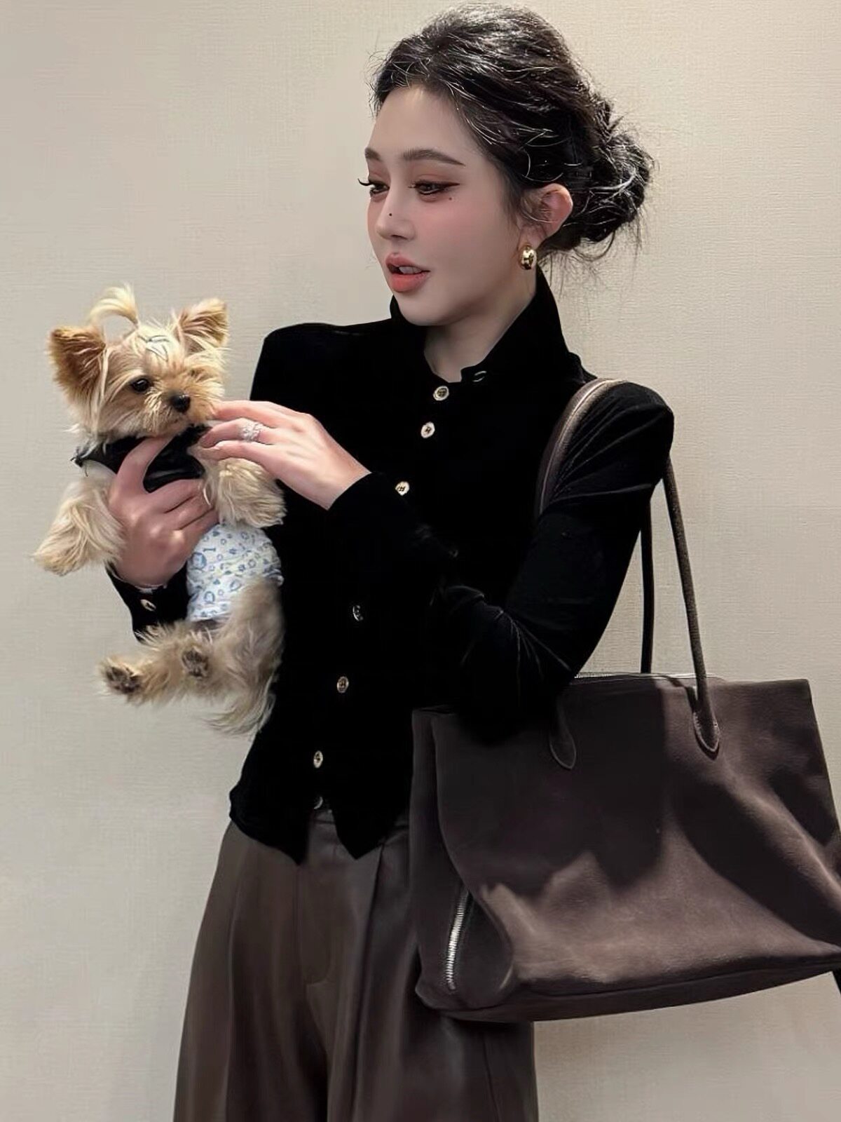 法式气质黑色立领丝绒长袖T恤女初秋季新款收腰显瘦百搭翻领上衣
