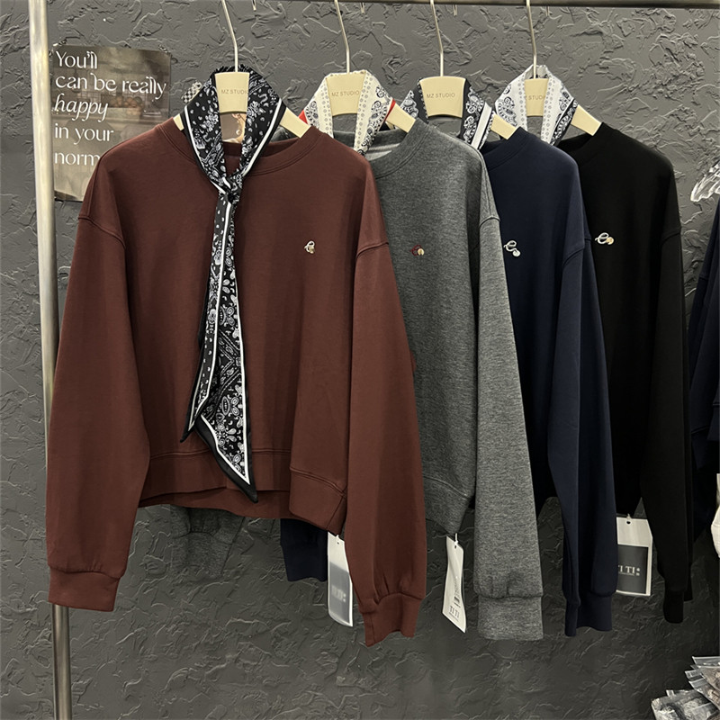 高端现货2025年春秋新款配丝巾贝壳片装饰简约时尚长袖套头卫衣女,女装/女士精品,卫衣/绒衫,淘宝优惠券,粉丝福利购,淘宝优惠卷