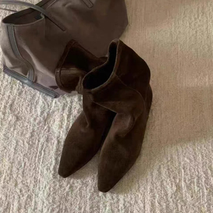 2025秋冬新款 尖头粗跟短靴女真皮平底软面马丁靴瘦瘦靴踝靴女 韩版