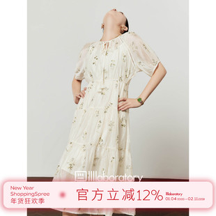 周里物/米杏色连衣裙女2025新款绿花刺绣泡泡袖小清新风宽松长裙