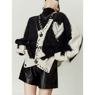 周里物/黑色毛衣外套女2025春季新款V领拼色爱心提花针织开衫上衣