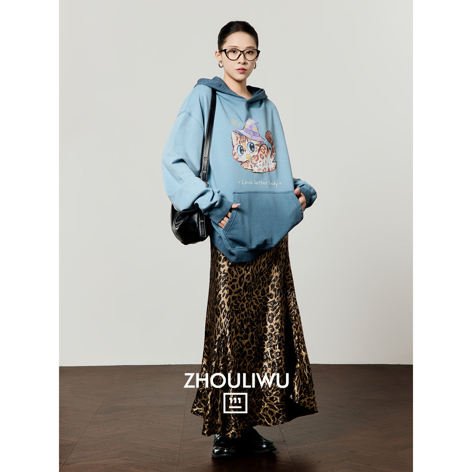 周里物渐变灰蓝炒色做旧连帽卫衣女2026秋冬新款手绘小猫印花上衣