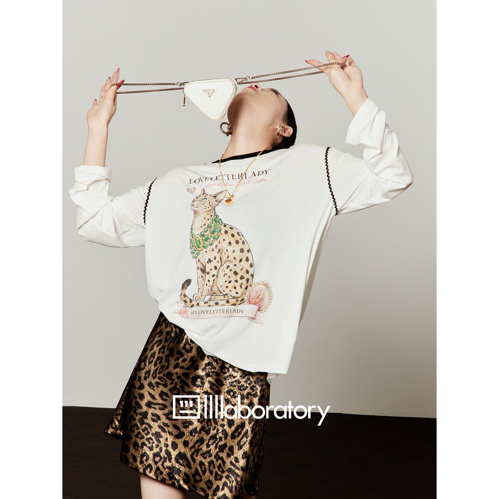 周里物/透白豹猫印花长袖T恤女2026夏季新款女装宽松创意百搭上衣