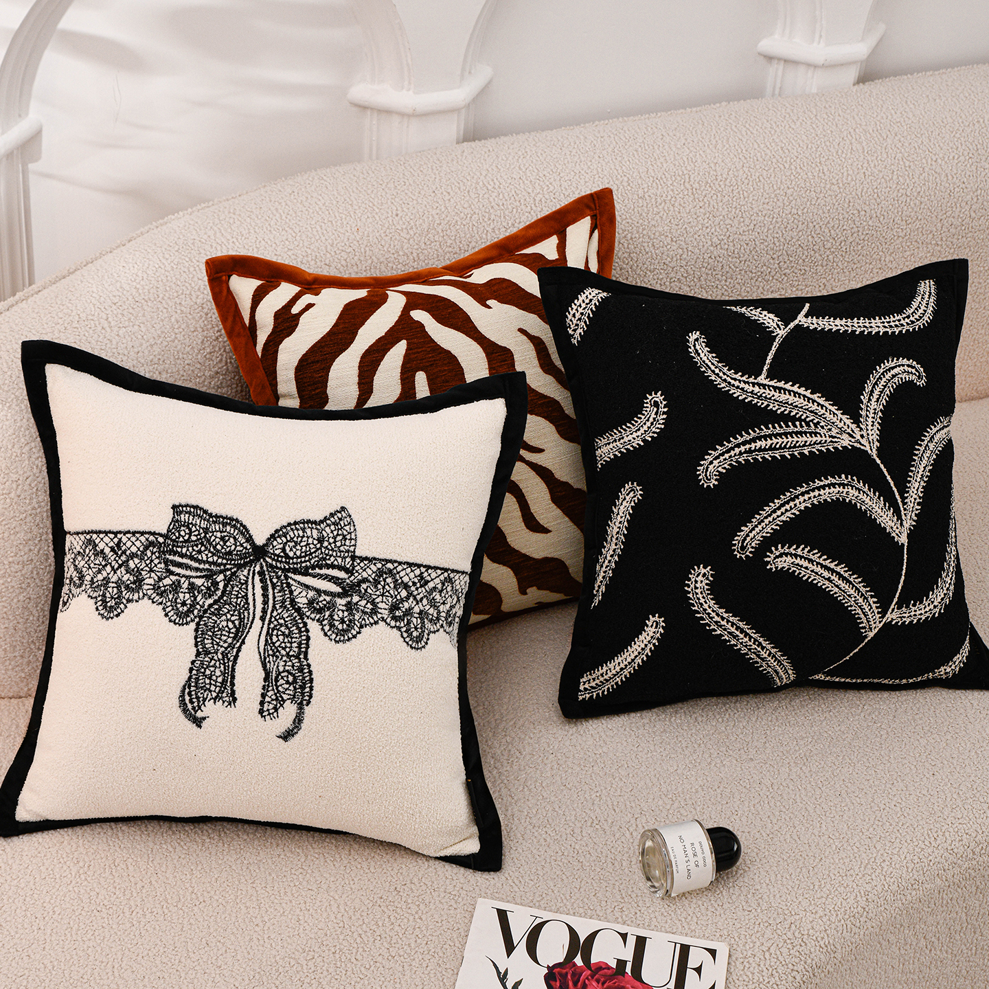 2026新款法式复古黑白抱枕靠垫沙发客厅轻奢高级感靠枕大靠背垫罩