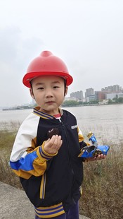 幼儿园仿真头盔安全帽工程儿童玩具光头强帽子表演游戏过家家防摔
