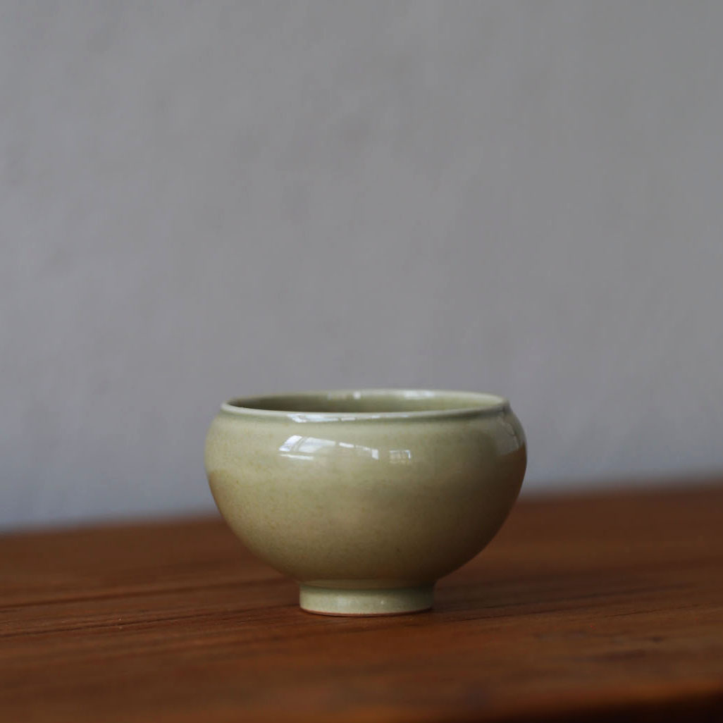龚佐力手工龙泉青瓷龙窑柴烧窑变杏色功夫茶杯主人杯薄胎禅定杯