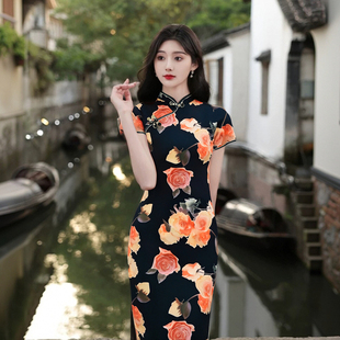 改良旗袍2025年新款年轻款气质高端长款高级水墨画荷花复古民国风