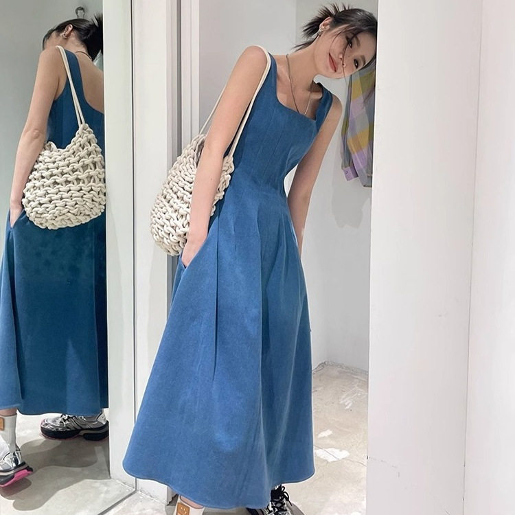 蓝色无袖牛仔吊带裙连衣裙女春夏季新款方领收腰显瘦法式气质长裙