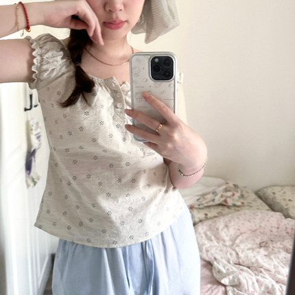 一只豌豆  米杏色棉麻法式肌理感清新碎花褶皱显瘦纯欲小衫