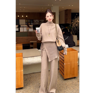 XIAOQIN【冬日谱曲】秋冬针织半高领上衣钩花屁帘阔腿裤套装T581