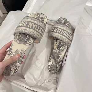 D刺绣拖鞋女家外穿休闲一字拖鞋2024夏季度假沙滩d平底凉拖鞋女