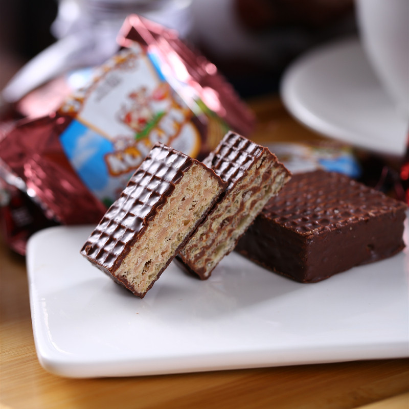 俄罗斯进口小牛巧克力奶油夹心威化饼干KOPOBKA休闲零食250克袋装