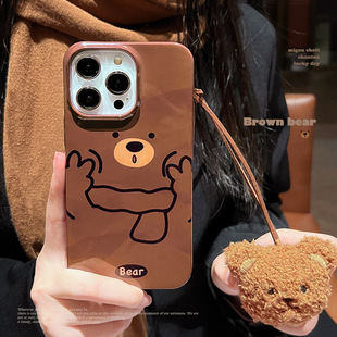 可爱棕色小熊挂绳适用苹果17promax不会撞壳手机壳新款iPhone14菲林硬壳12全包13pro网红15可爱11防摔16pm女