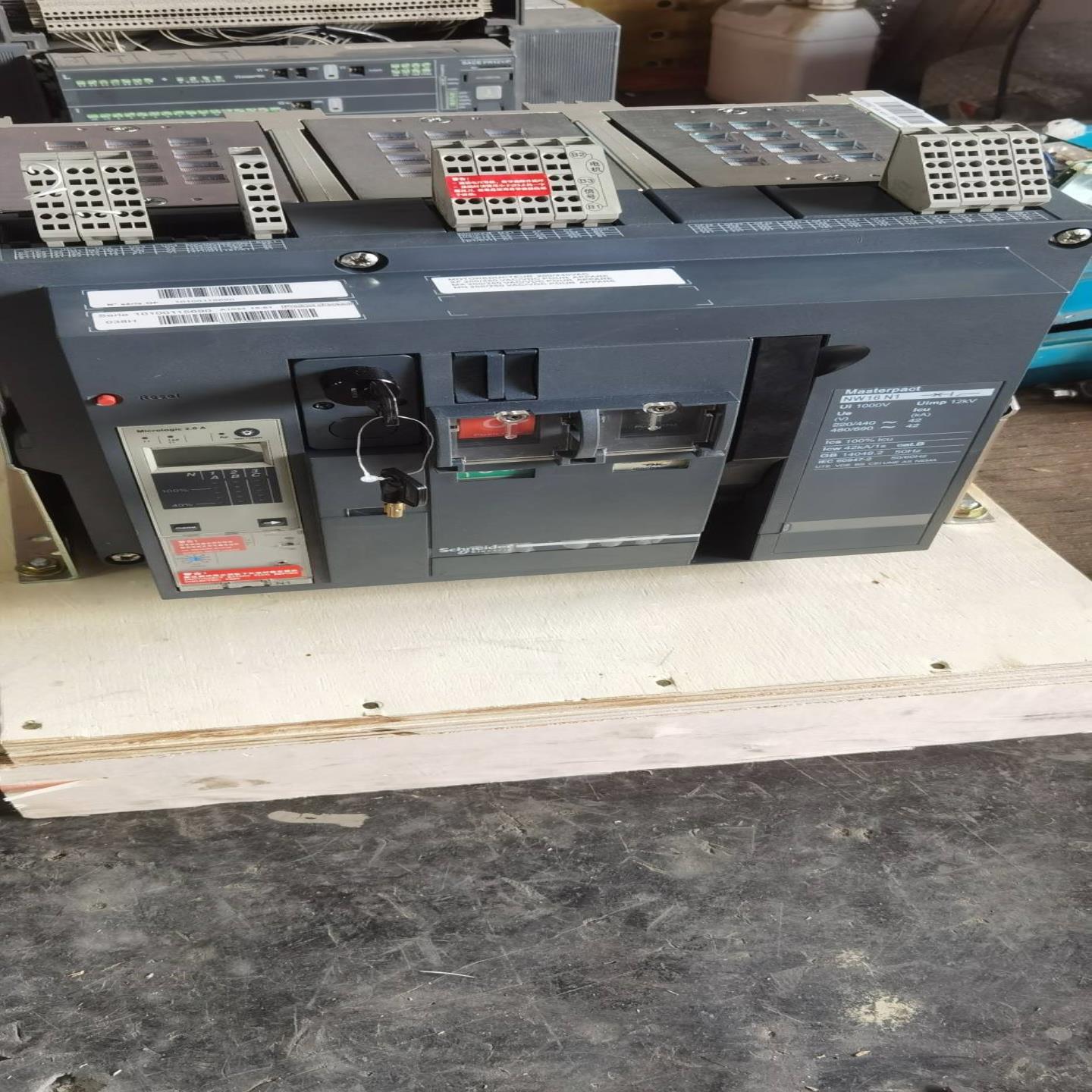 配件施耐德框架断路器NW16N1Mic20A 3P F固定式配一锁二钥匙议价