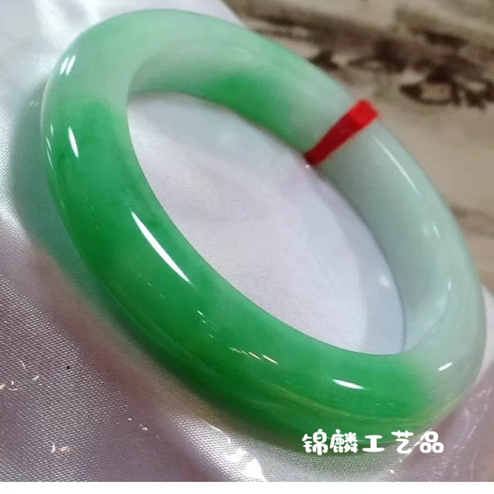 处理翡翠飘绿手镯阳绿冰种玉镯子翡翠处理半山水糯白绿牛奶底