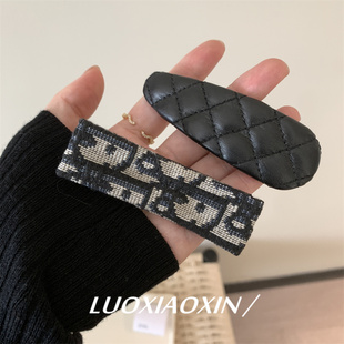 罗小辛高级感黑色PU皮发夹简约气质侧边夹耳后碎发固定细发夹边夹