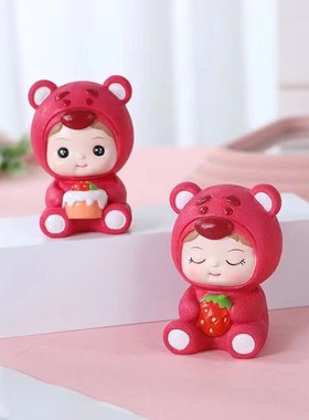 创意卡通可爱草莓熊公仔手办摆件