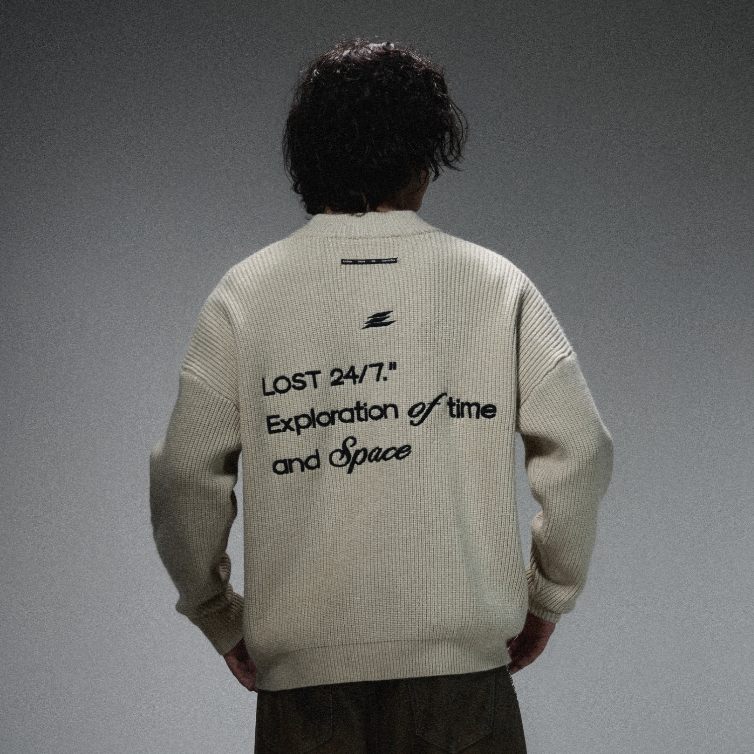 LOSTCTRL高级感刺绣简约毛衣