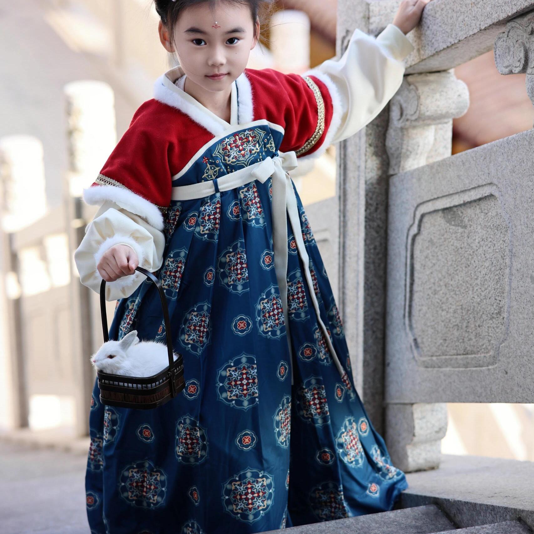 一袭汉服惊艳时光古韵自来