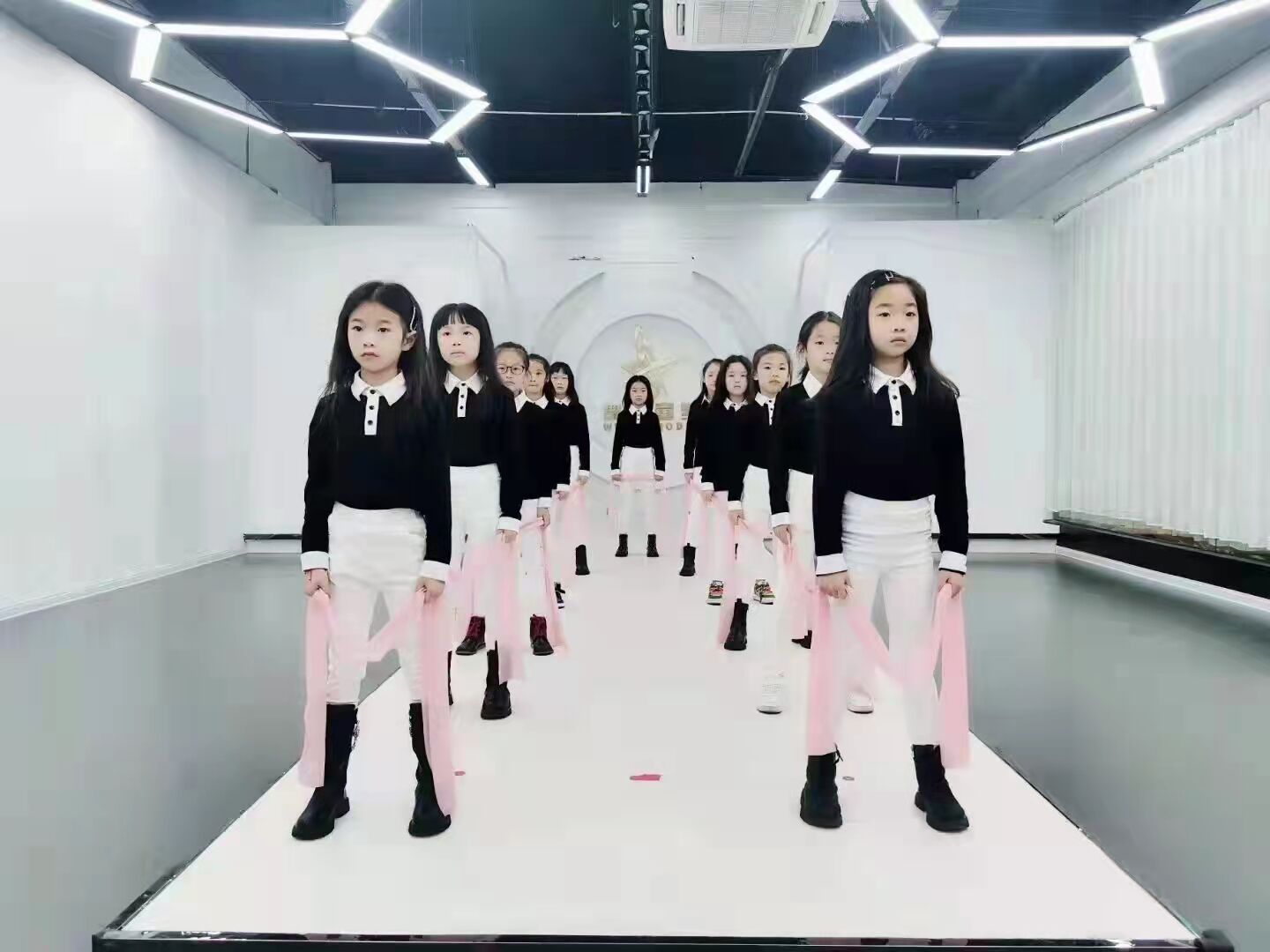 六一小学生儿童诗歌朗诵合唱服