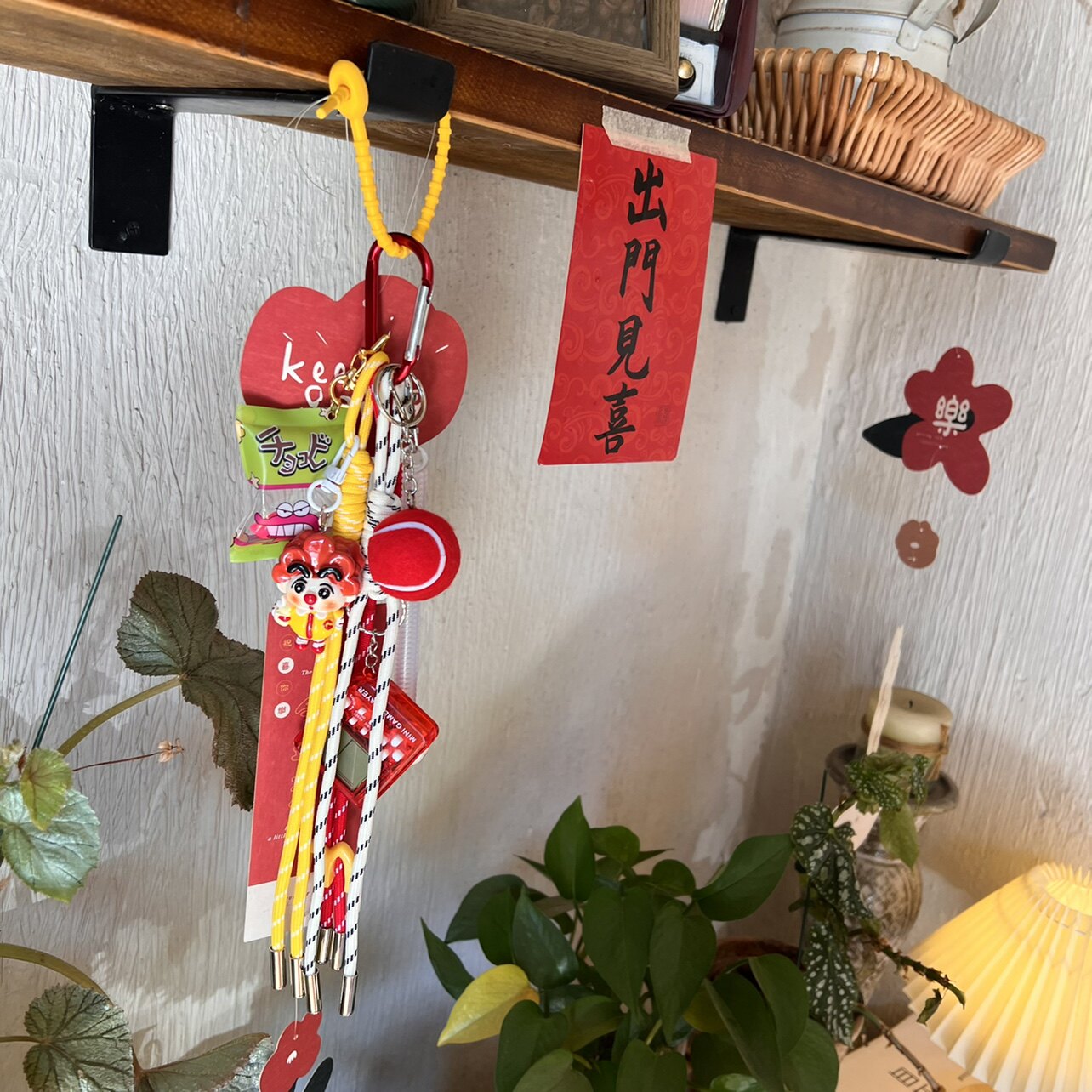 可爱日系童趣蜡笔小新麦当劳钥匙扣挂件红色网球游戏机少女心包挂