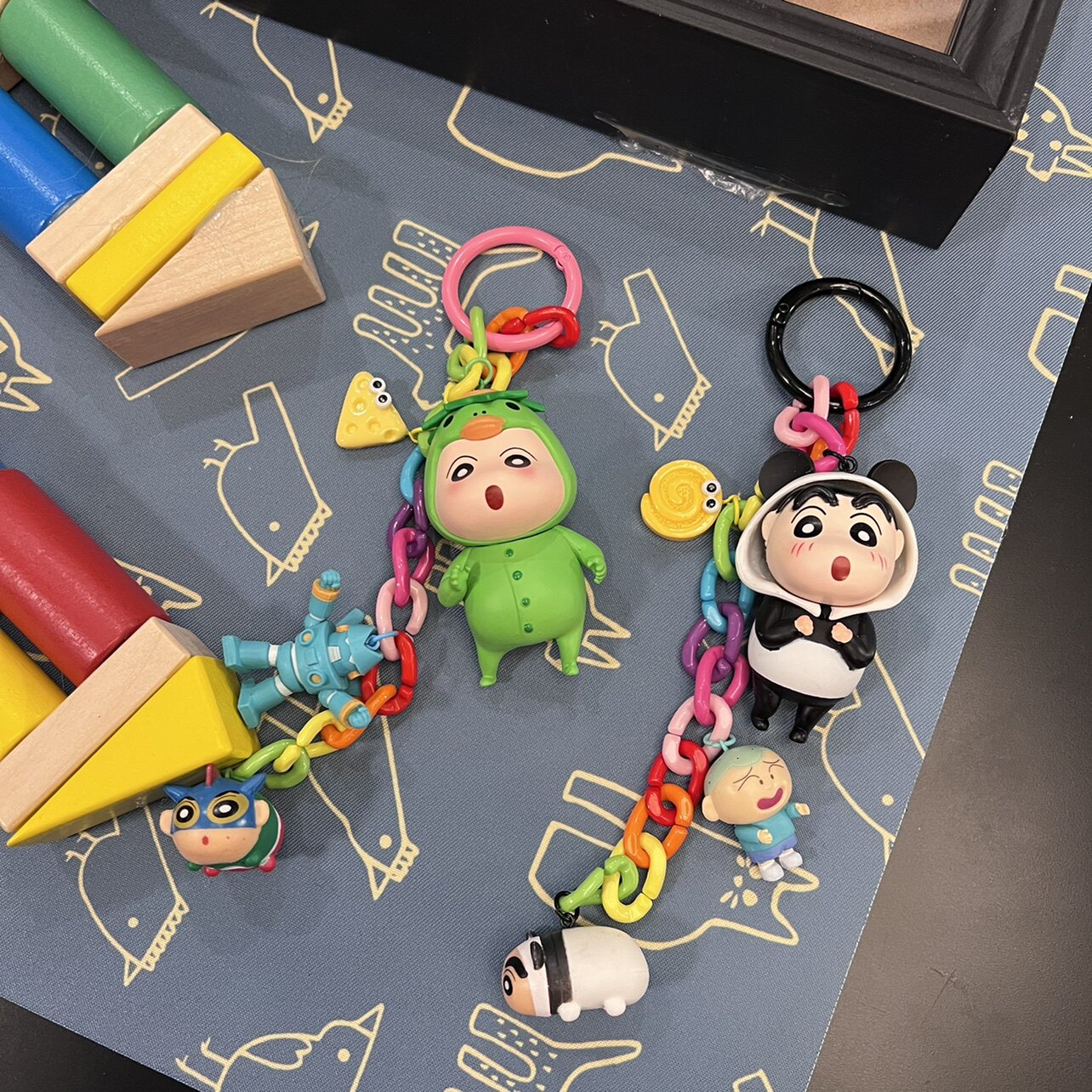 日韩卡通可爱蜡笔小新熊猫包包彩色链条挂件配件装饰品网红拍照