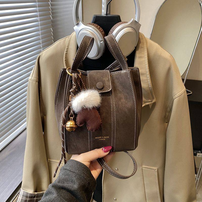 韩系拼接立体水桶包新款包小众百搭时尚简约单肩休闲复古斜挎包女