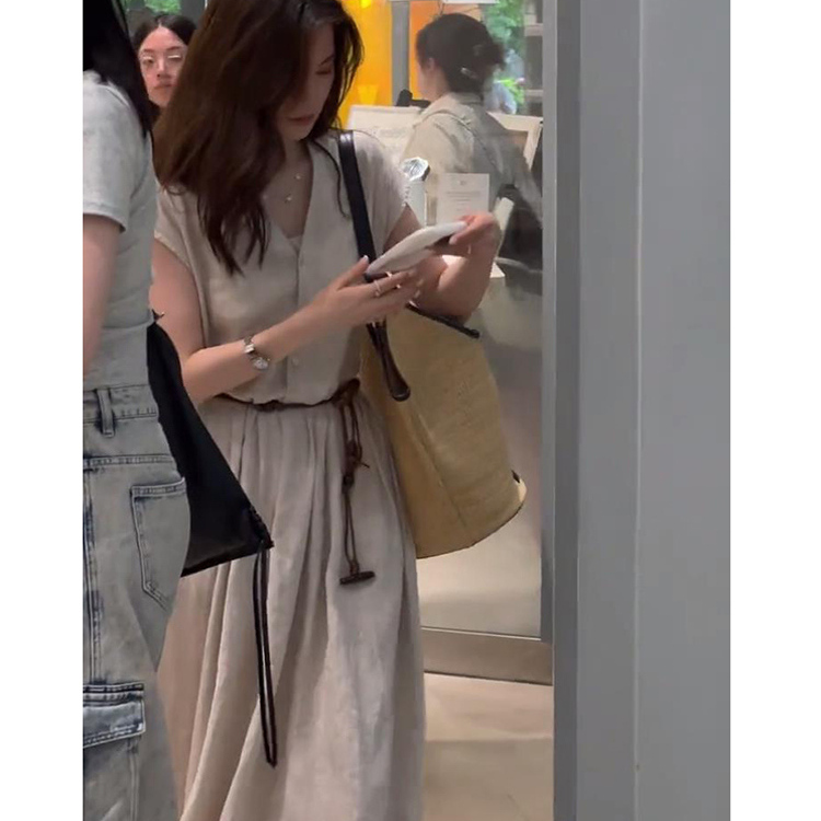专柜撤回法式棉麻连衣裙子女2025新款夏季轻奢高级感显瘦亚麻长裙
