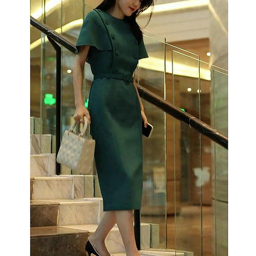 专柜撤回夏季新款正式场合赫本风高端轻奢小众设计感绿色连衣裙子