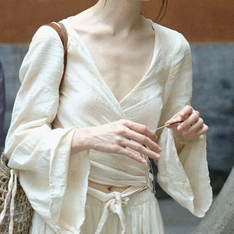 专柜撤回清冷松弛感巨好看白色V领收腰衬衣上衣女夏2025新款爆款