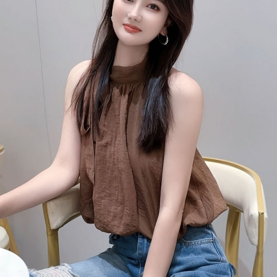 专柜撤回上衣女夏高级设计感时尚洋气减龄独特漂亮焦糖色挂脖衬衫