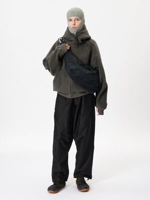 秋冬新款0系列定番饺子斜挎包