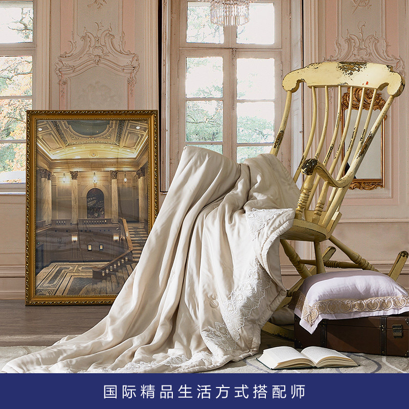 蕾丝中的梅花图案 代表着三叶草 象征向幸福