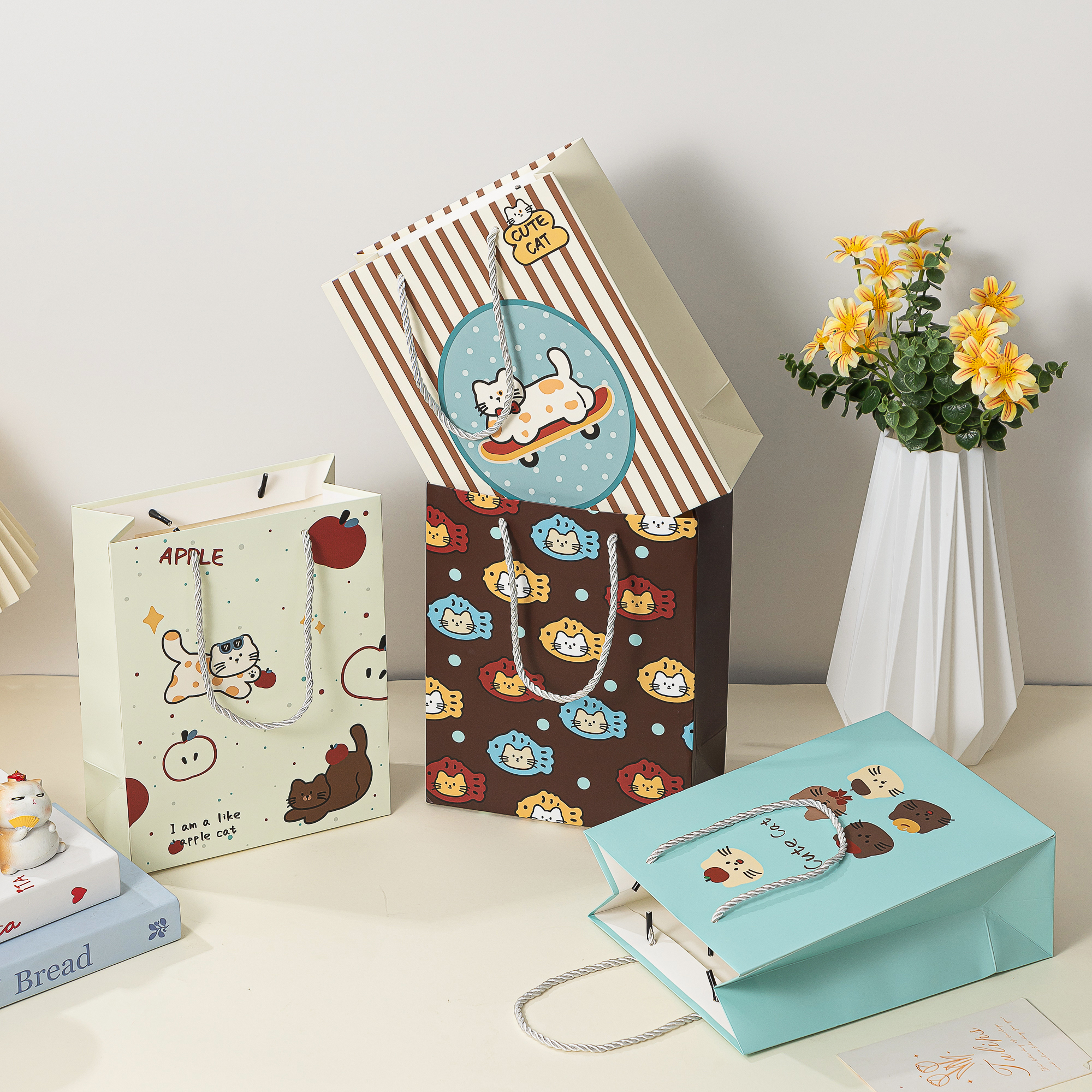 高级感礼物手提袋ins风可爱卡通小猫礼品袋加厚纸袋子生日礼物袋