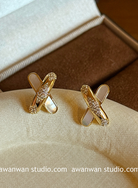 阿婉Wan 通勤基础款~设计感贝母交叉镶钻耳钉简约气质百搭耳钉