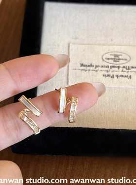 阿婉Wan韩系小姐姐~气质款精致小巧贝母几何耳钉高级感耳饰耳环