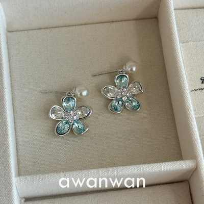 阿婉Wan 蓝岛春樱~气质氛围感冰蓝花朵耳钉甜美显白时髦温柔耳饰