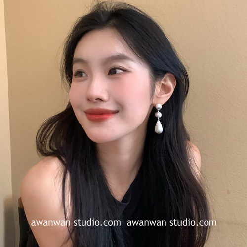 阿婉Wan自带贵气感~简约高级感水滴造型显脸瘦耳钉重工哑光耳饰