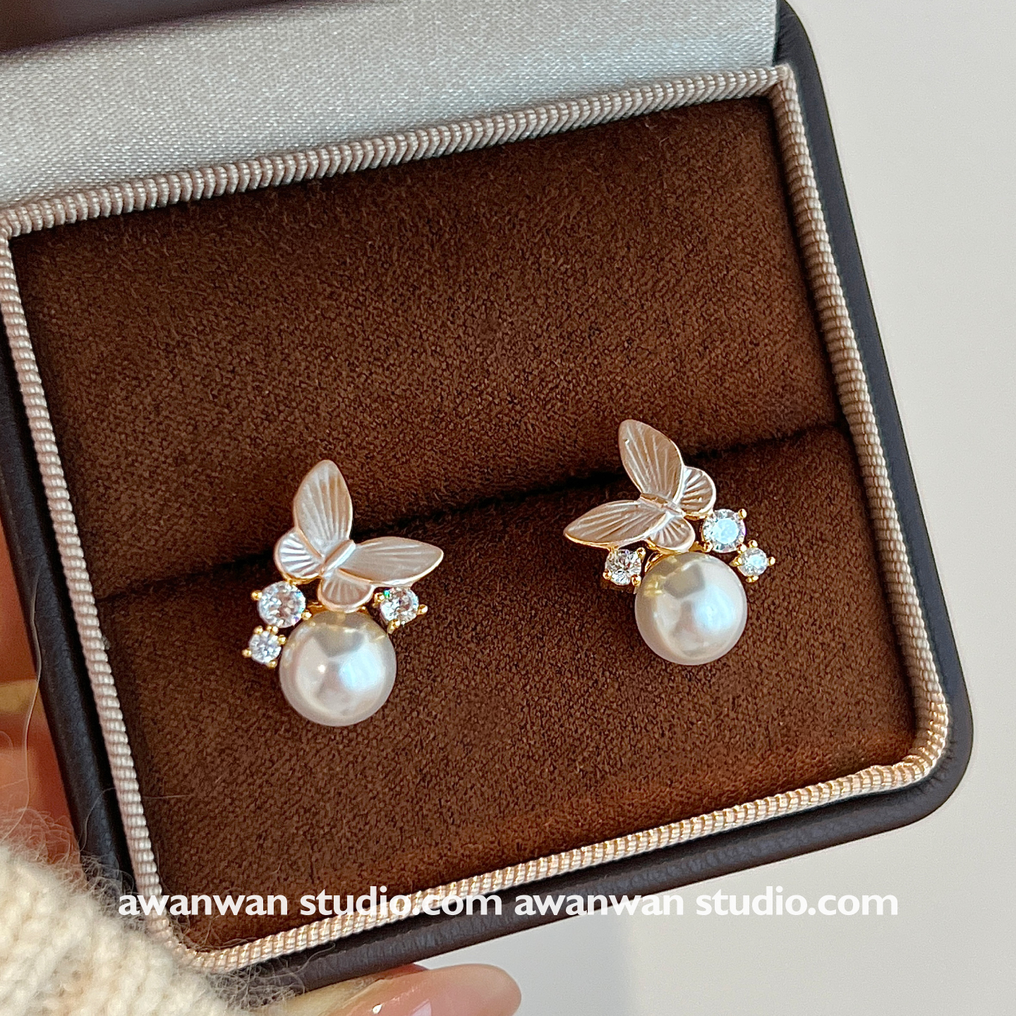 阿婉Wan 梦蝶~温柔小众蝴蝶珍珠耳钉法式气质知性风百搭甜美耳饰