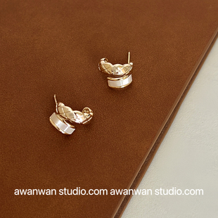 阿婉Wan贵气十足～贝壳菱纹耳钉时髦设计感耳饰通勤简约百搭耳环