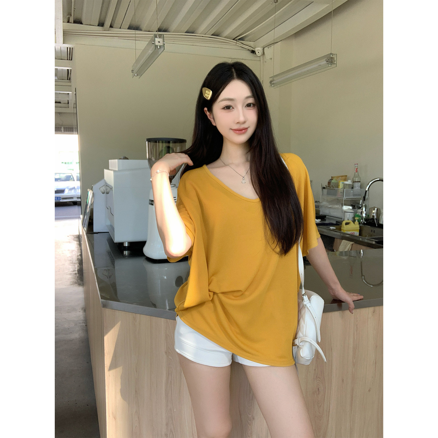 铅笔莓莓 纯欲慵懒宽松V领蝙蝠袖上衣女夏季薄款斜肩性感辣妹罩衫