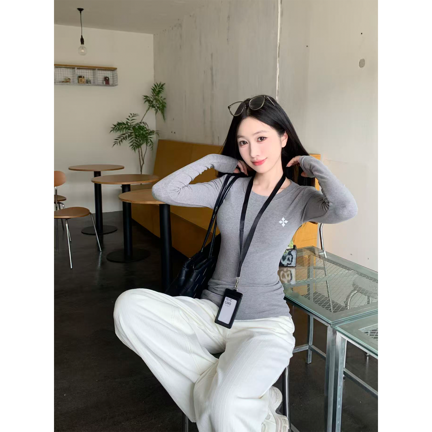 铅笔莓莓 2025秋季新款美式辣妹圆领刺绣长袖T恤女收腰显瘦打底衫