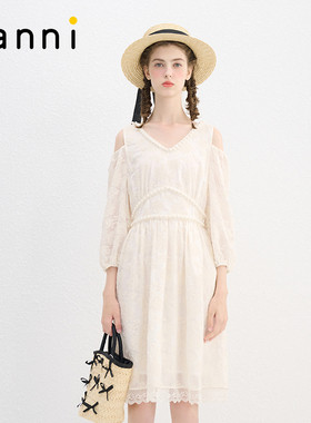 tanni新款清纯减龄柔美法式设计感露肩连衣裙TN11DR005A