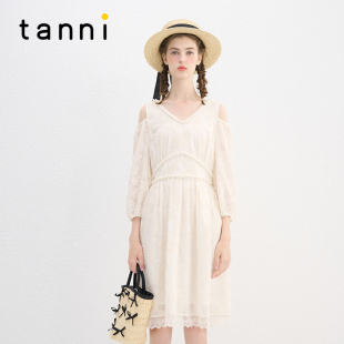 tanni新款 设计感露肩连衣裙TN11DR005A 清纯减龄柔美法式