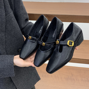 一字扣带玛丽珍鞋女2026新款粗跟加绒方头黑色通勤单鞋复古小皮鞋