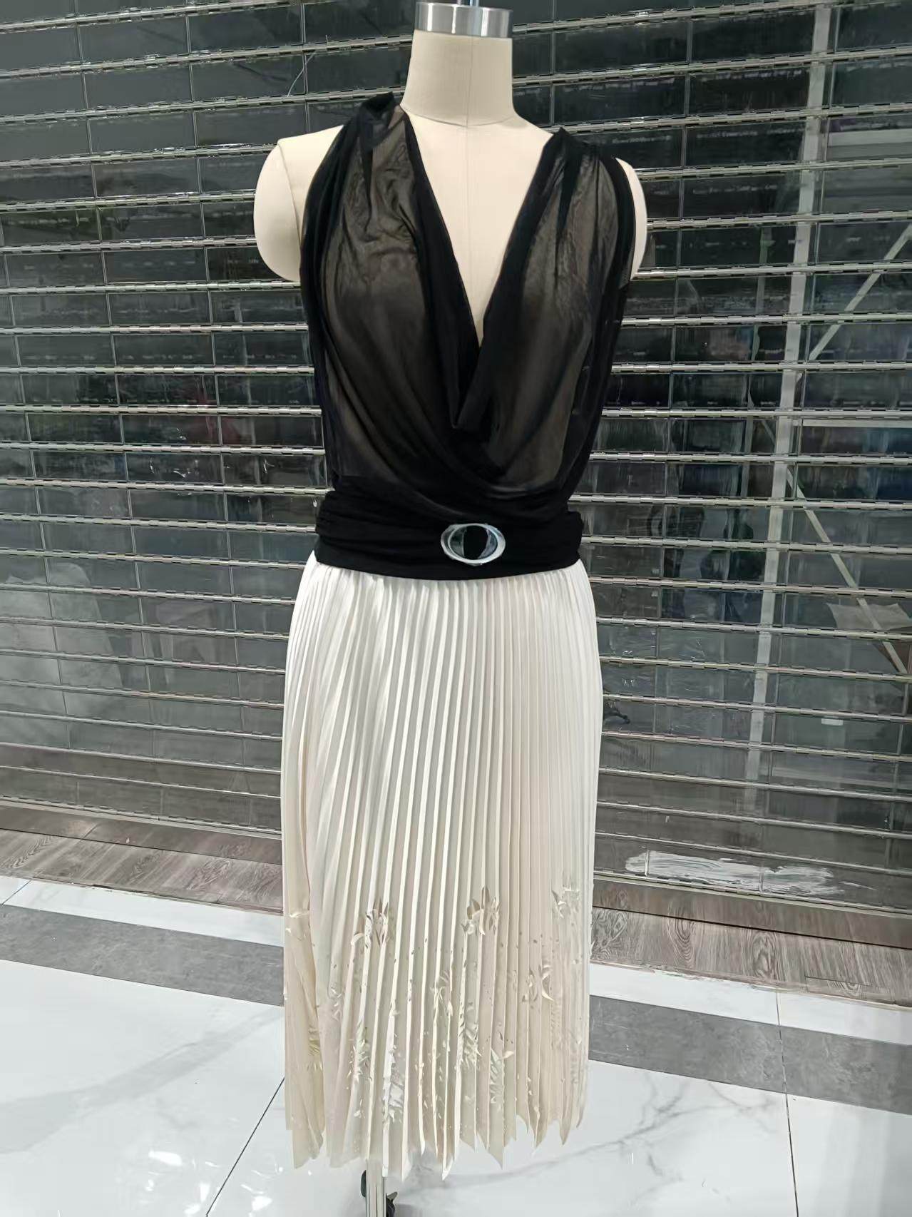 金属扣短款抹胸透视网纱挂脖背心,女装/女士精品,背心吊带,淘宝优惠券,粉丝福利购,淘宝优惠卷