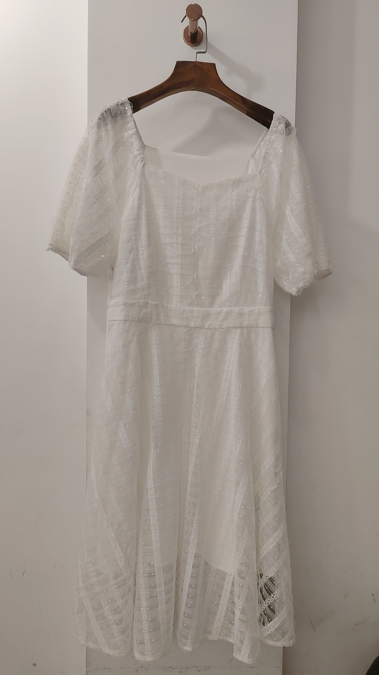 素=品牌折扣 2024新款夏装 时尚纯白修身a字中长款连衣裙x68l175