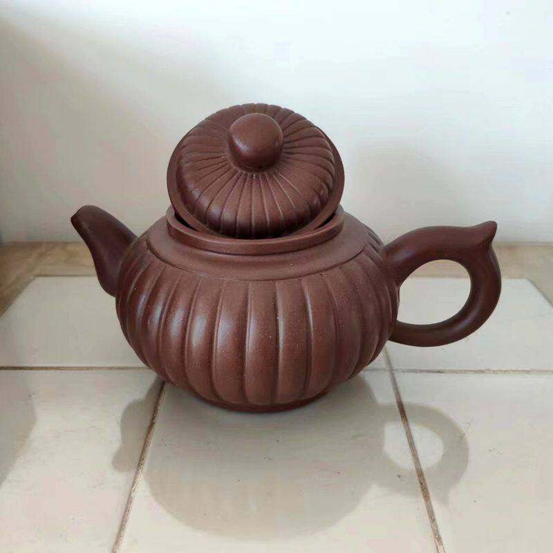 宜兴紫砂二厂老库存500cc菊型茶壶筋纹飞把大品原矿紫泥出水流畅